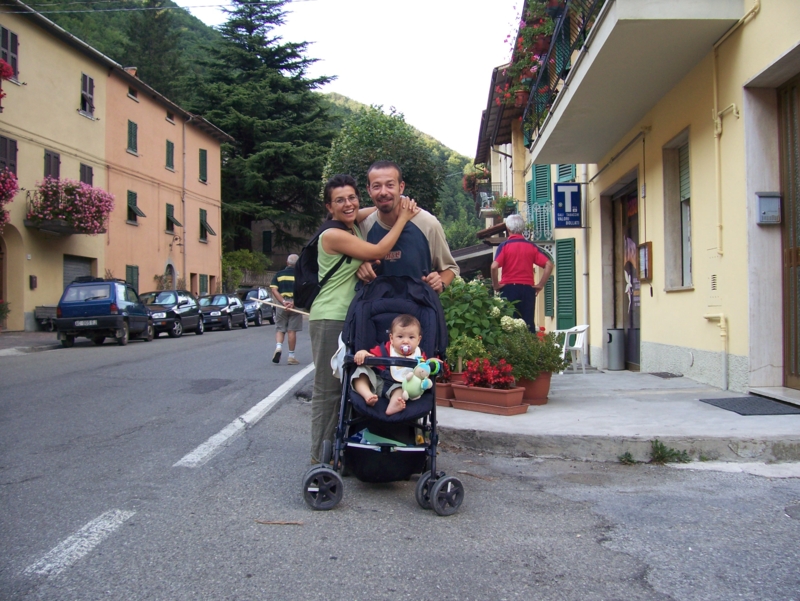  Image name: Persone056.jpg 
 width: 800 pixel 
 height: 601 pixel 
 Size: 417592 bytes 
 Click to enlarge 